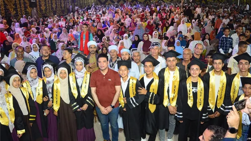 نائب محافظ سوهاج يكرم 700 متفوقًا و24 حافظًا للقرآن بشطورة