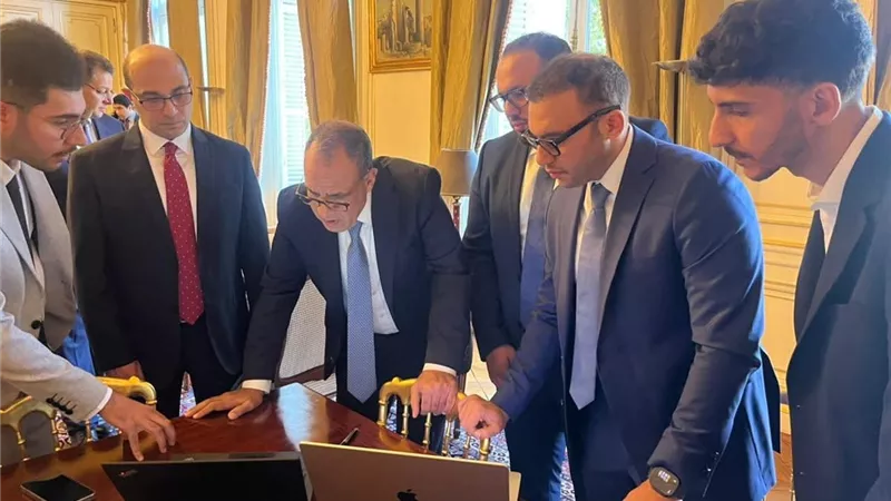 وزير الخارجية يدشن الموقع الإلكتروني الجديد لقنصلية مصر في باريس