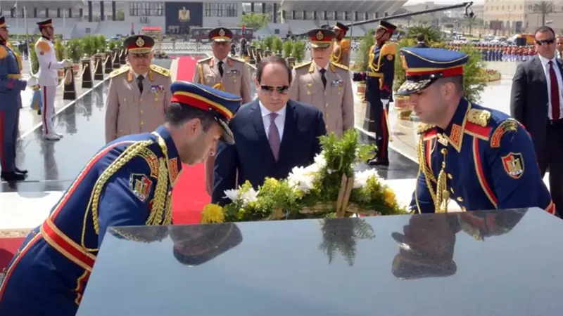 تكريمًا لرموز الوطن.. السيسي يزور قبري ناصر والسادات ويضع إكليل زهور على النصب التذكاري