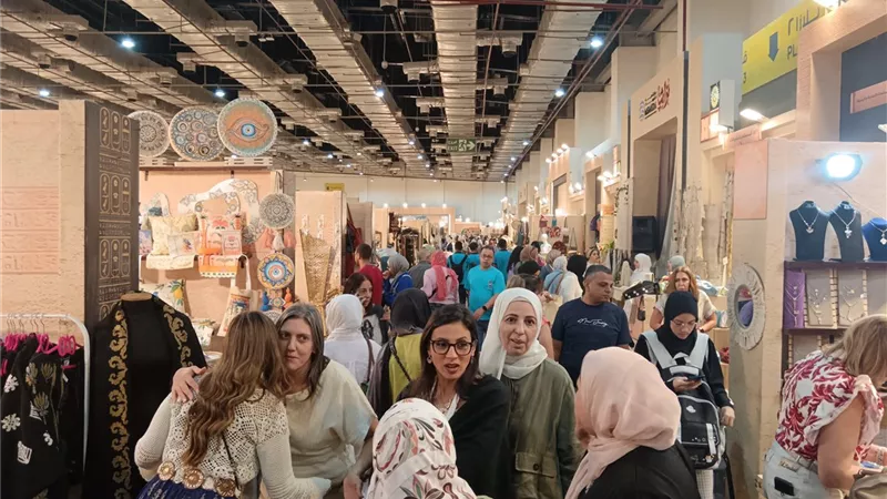 زحام كبير داخل معرض تراثنا في اليوم الثاني.. والتخفيضات تصل إلى 20٪