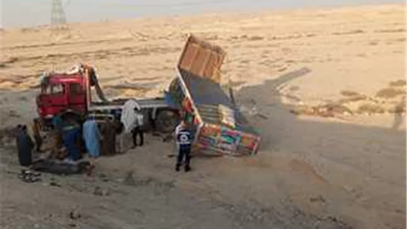 مصرع شخص وإصابة 5 في انقلاب سيارة نقل بطريق الصعيد الصحراوي بالمنيا