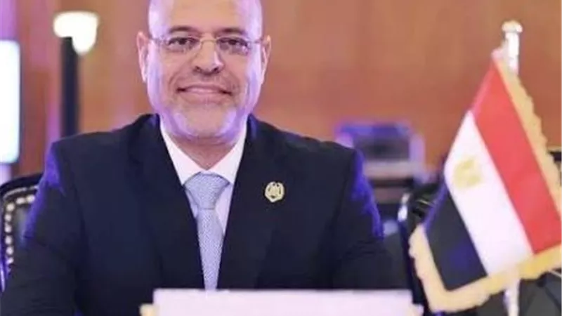 وزير العمل: قانون العمل الجديد سيواجه ظاهرة الاقتصاد غير الرسمي