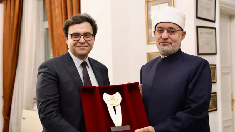 مفتي الجمهورية ووزير الثقافة يبحثان تعزيز التعاون لنشر الفكر المستنير ومواجهة التطرف