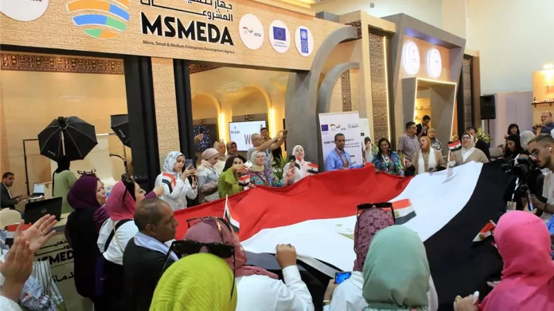 بالأعلام المصرية.. احتفالات كبرى بذكرى نصر أكتوبر داخل معرض تراثنا 