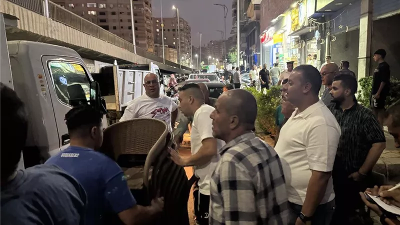 الجيزة تشن حملات مسائية مكثفة لرفع الإشغالات والتعديات بالهرم