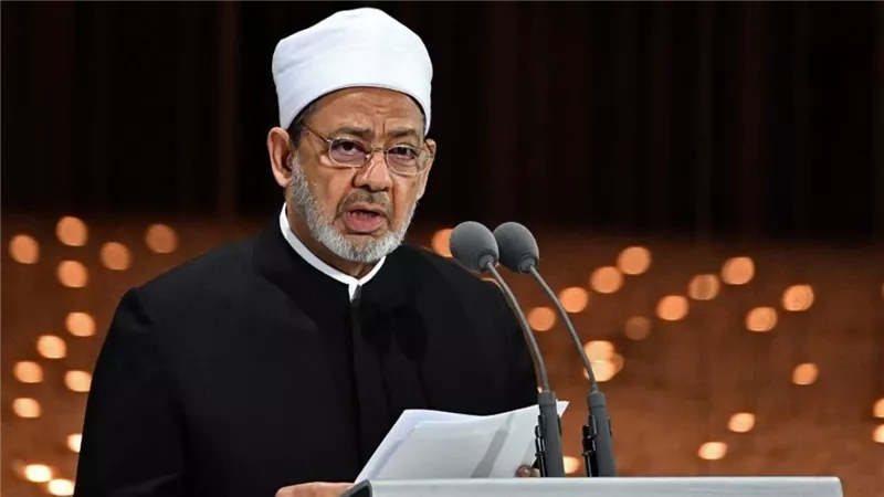 شيخ الأزهر يهنئ خالد العناني بفوزه مديرًا عامًّا لليونسكو ويؤكد: فوزٌ لمصر 