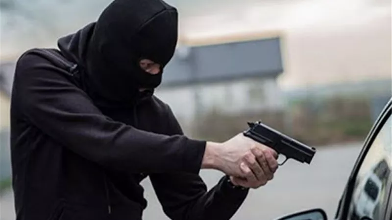 تحت تهديد السلاح.. 13 أكتوبر محاكمة عاطلين سرقا 