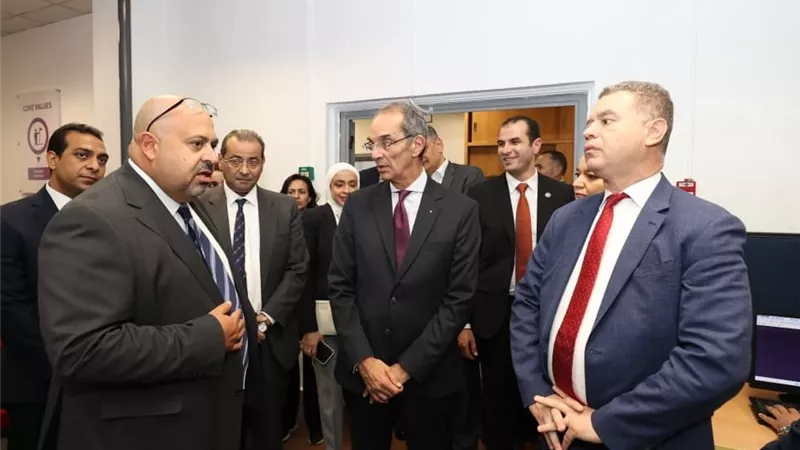 وزير الاتصالات يتفقد مشروعات تكنولوجية بالأقصر وقنا ويدعم شركات الصعيد الرقمية الناشئة