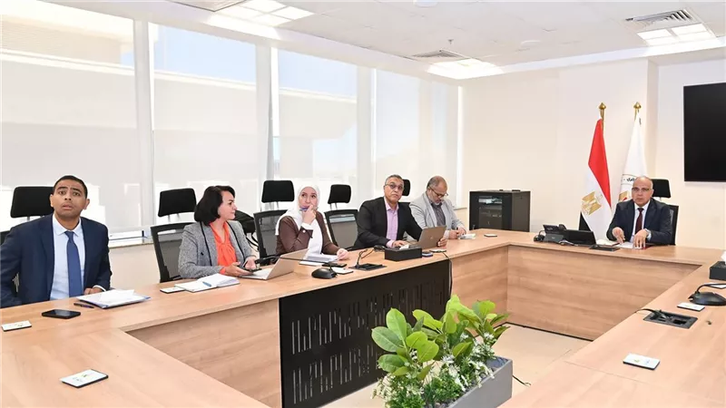 يوفر الحماية للأراضى الزراعية.. وزير الري يوجه باستمرار أعمال التأهيل بحائط رشيد