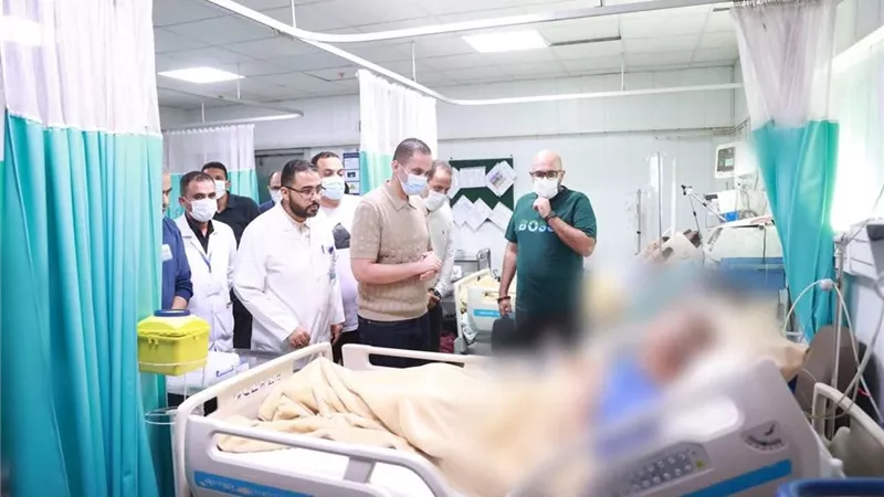 نائب وزير الصحة يجري جولة ليلية مفاجئة لمستشفيات شرق المدينة ورأس التين وجمال عبدالناصر بالإسكندرية 