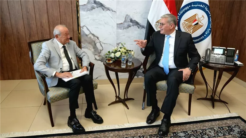 البترول تبحث مع نجيب ساويرس تعزيز استثمارات التعدين والتنقيب عن الذهب