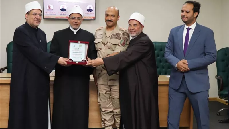 من الأزهر إلى الجبهة.. كيف تحولت رؤيا عبد الحليم محمود إلى بشارة نصر أكتوبر؟
