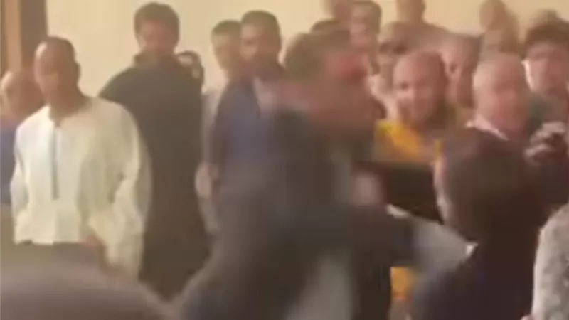 قميصه اتقطع .. الأمن يفحص فيديو الاعتداء على مرشح أثناء تقديم أوراق ترشحه في طنطا