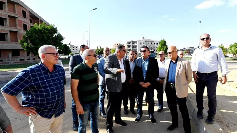 الاهتمام بالمظهر الحضاري.. وزير الإسكان يوجه بصيانة الأعمدة وتجميل شوارع القاهرة الجديدة