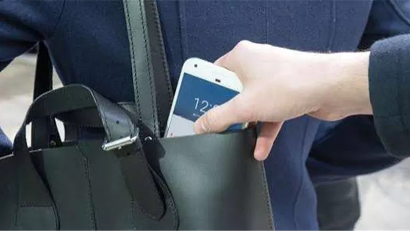 النيابة تحقق مع عاطل حاول خطف هاتف طالبة بالمنيرة الغربية