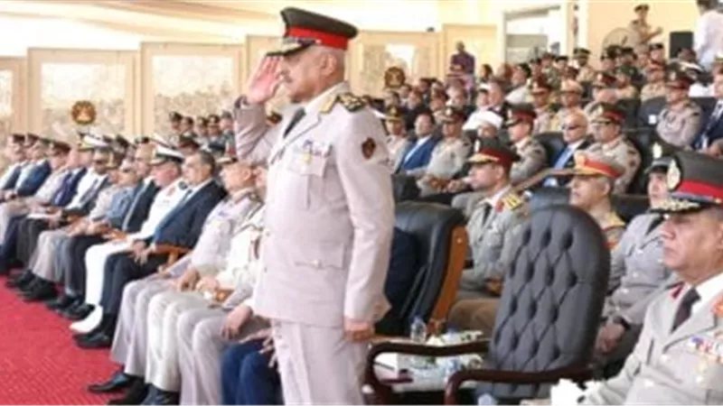 وزير الدفاع يشهد مناورة بالذخيرة الحية في المنطقة الغربية العسكرية