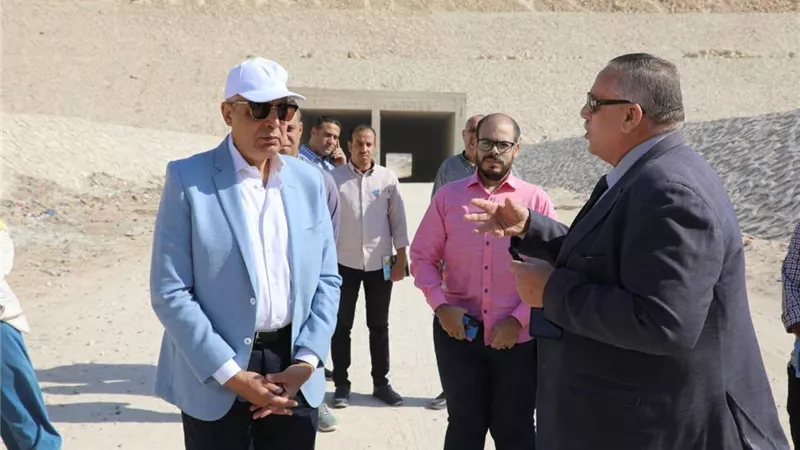 محافظ المنيا يتفقد مخر سيل “البرشاوي – الضبع” على الطريق الصحراوي الشرقي بملوي