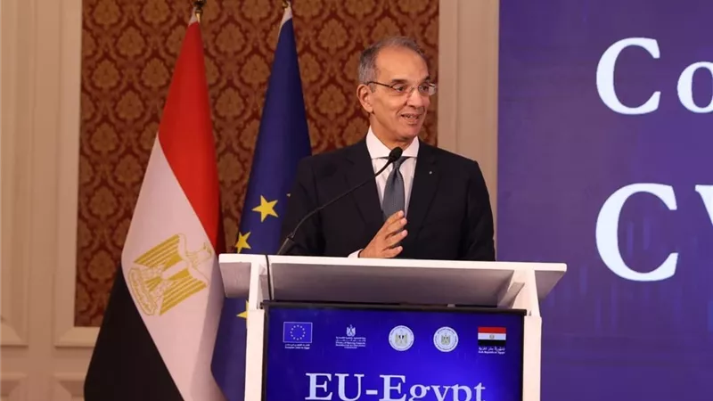 وزير الاتصالات: تنفيذ مشروعات لتوظيف تكنولوجيا المعلومات في إدارة الموارد المائية