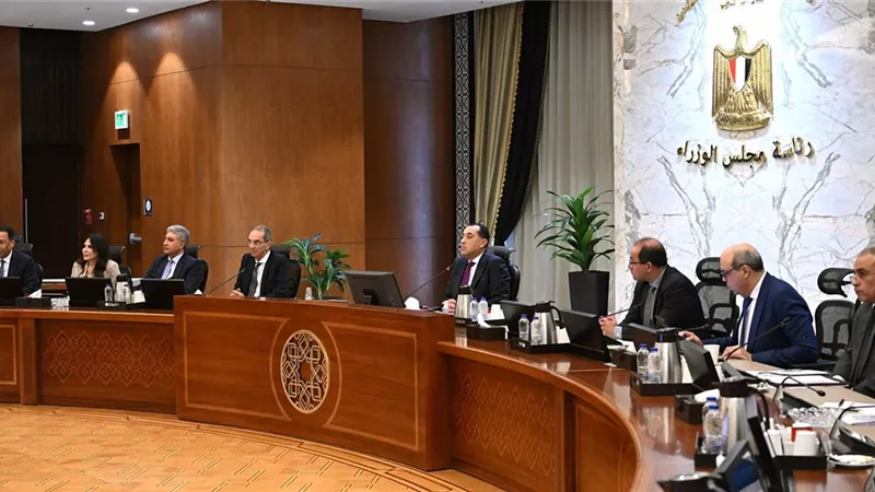 مدبولي يتابع مستجدات تطوير منظومة الجوازات والتأشيرات الإلكترونية 