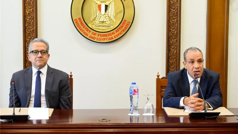 في أول زيارة منذ انتخابه مديرًا عامًا لليونسكو.. وزارة الخارجية تستقبل الدكتور خالد العناني