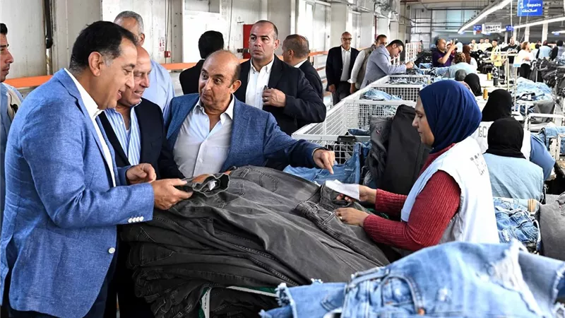 مدبولي يتفقد مصنع 