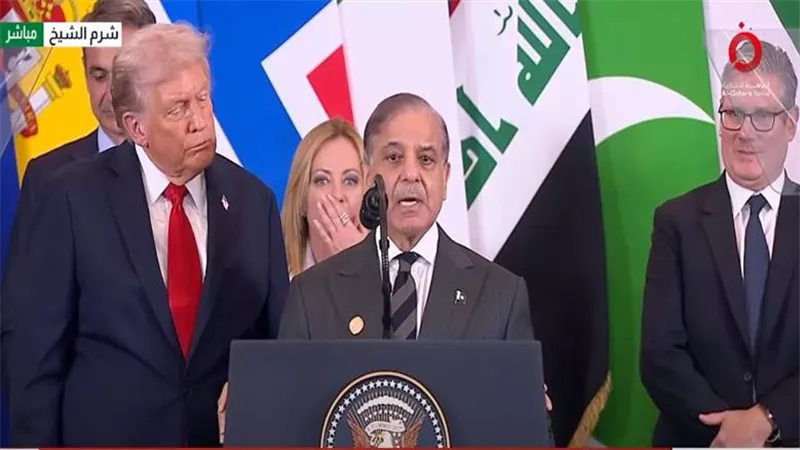 رئيس وزراء باكستان للسيسي: التاريخ سيخلد جهودك في إنهاء الحرب