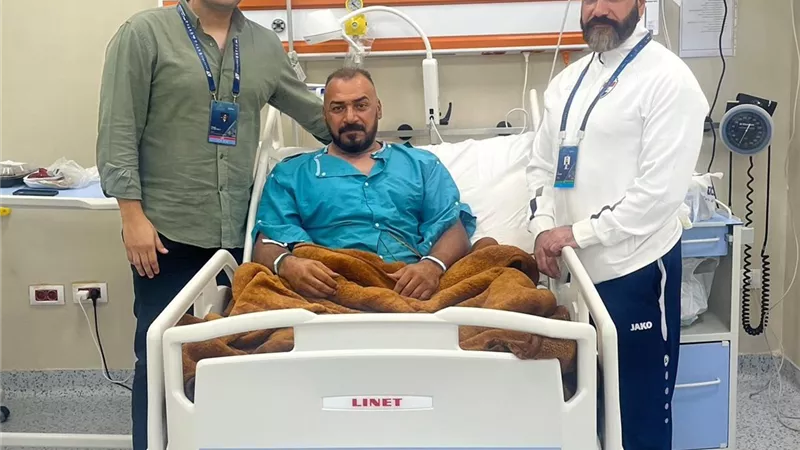 رئيس وفد العراق يشكر اللجنة الطبية بعد خضوعه لعملية قسطرة في بطولة العالم لرفع الأثقال