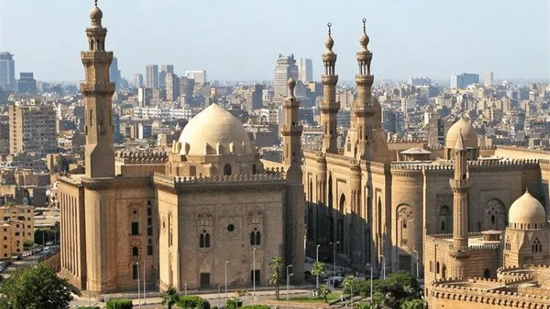  جامع السلطان حسن.. أيقونة المعمار الإسلامي وروح القاهرة الخاشعة