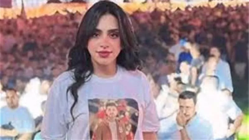 اصطدام سيارة المطربة رحمة عصام بدراجة نارية في شارع البحر الأعظم بالجيزة