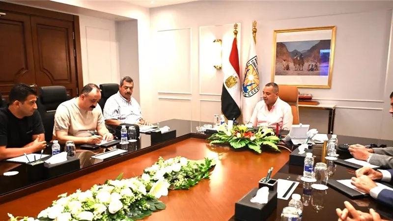 محافظ جنوب سيناء يتابع الاستعدادات النهائية لاستضافة توقيع اتفاق شرم الشيخ بشأن غزة
