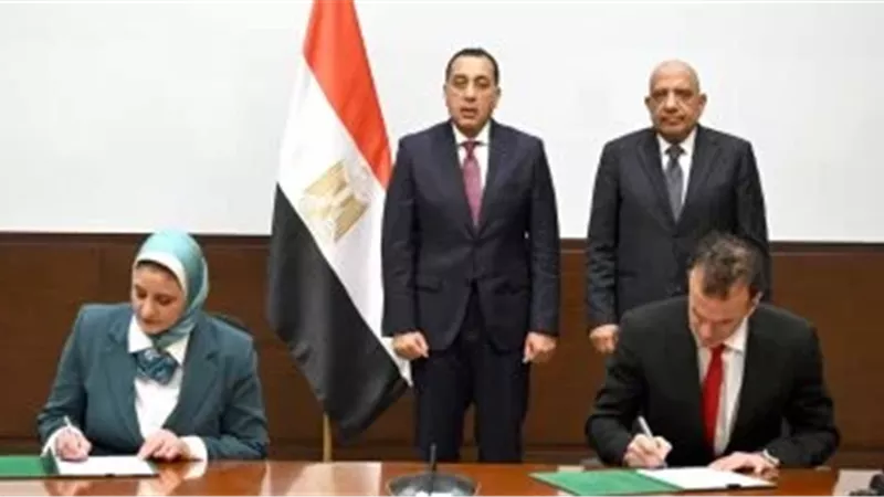 مدبولى يشهد توقيع اتفاقية بين المصرية لنقل الكهرباء وشركة 