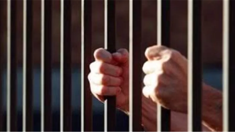 التحقيق مع عامل اعتدى على جاره بسلاح أبيض في أوسيم