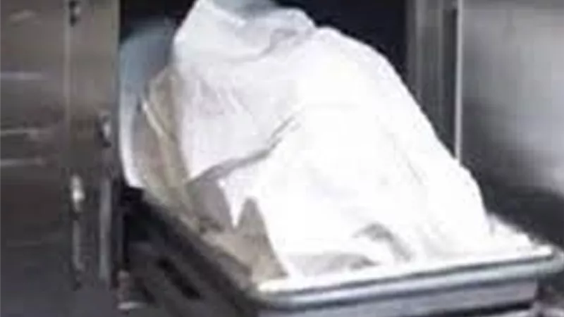 التحقيق في مصرع عامل سقطت عليه ماكينة داخل مصنع بالصف