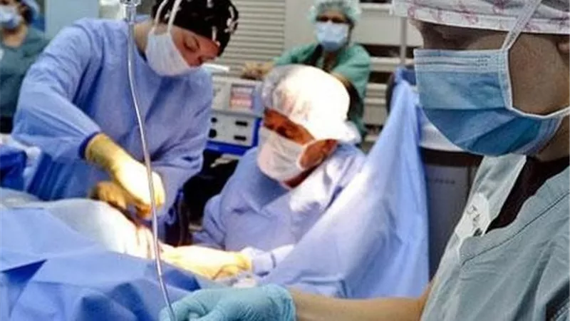 حقوق المريض وسلامة المتبرع.. كيف يوازن قانون زرع الأعضاء بين الطرفين؟