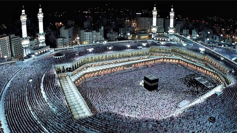  وزير السياحة يعتمد الضوابط والقواعد والإجراءات المنظمة للحج السياحي لعام 1447هــ