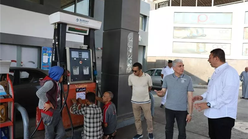 المنيا تكثف الحملات لمتابعة الالتزام بأسعار الوقود وتعريفة المواصلات