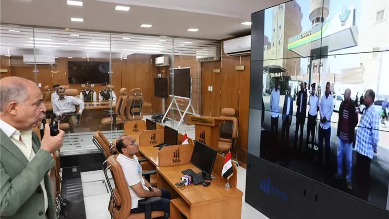 بعد تعديل الأسعار.. محافظ المنيا يجري جولات مفاجئة على محطات الوقود ومواقف الأجرة
