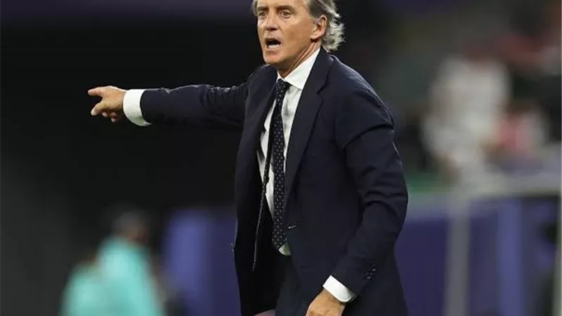 روبرتو مانشيني يبدي رغبته في تدريب مانشستر يونايتد رغم الثقة في أموريم