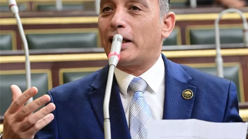 البياضي يفجّر ملف إسناد مشروعات صحية كبرى خارج المناقصات