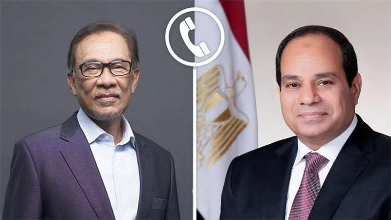  السيسي يتلقى اتصالًا من رئيس وزراء ماليزيا لتهنئته بجهود مصر في وقف الحرب بقطاع غزة