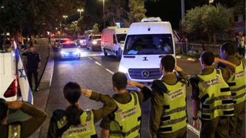 حماس تسلّم رفات محتجزتين إسرائيليتين ضمن اتفاق وقف إطلاق النار في غزة
