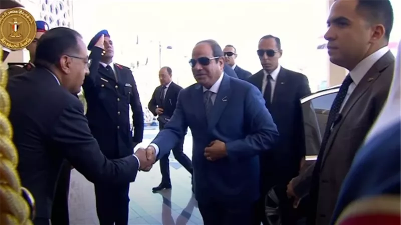 من قلب المؤسسة العسكرية.. السيسي يُحيي ذكرى أكتوبر في الندوة التثقيفية الـ42