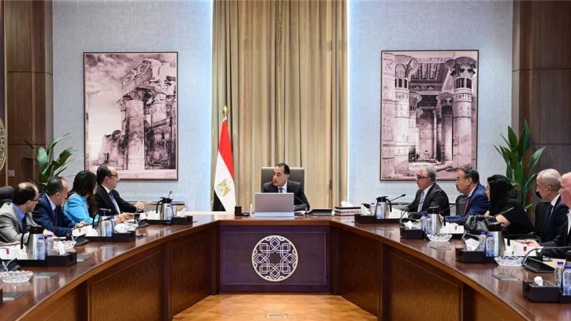 مدبولي يبحث مع 