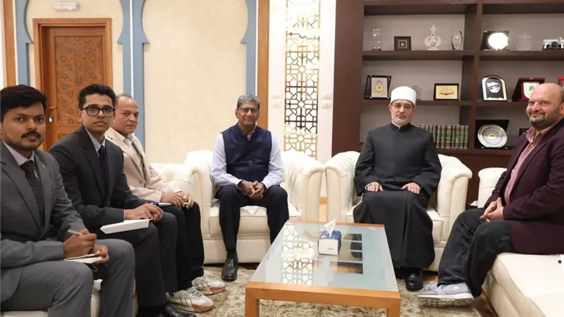 سفير الهند يدعو مفتي الجمهورية لزيارة بلاده لتعزيز التعاون الديني
