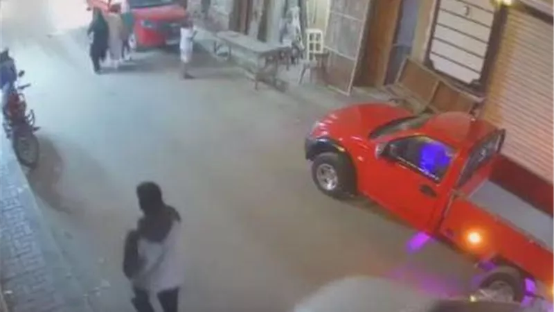 سقوط طالب تسبب في دهس 4 أشخاص بسيارة ملاكي بالبحيرة