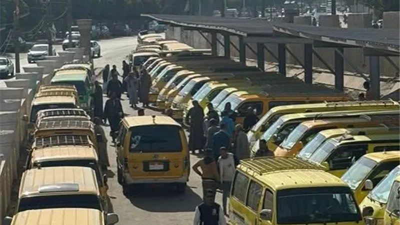 محافظ المنيا يقرر فتح باب ترخيص سيارات ميكروباص 14 راكبًا تعمل بالوقود المزدوج