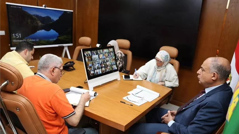 محافظ المنيا يشارك في اجتماع مجلس المحافظين عبر تقنية الفيديو كونفرانس