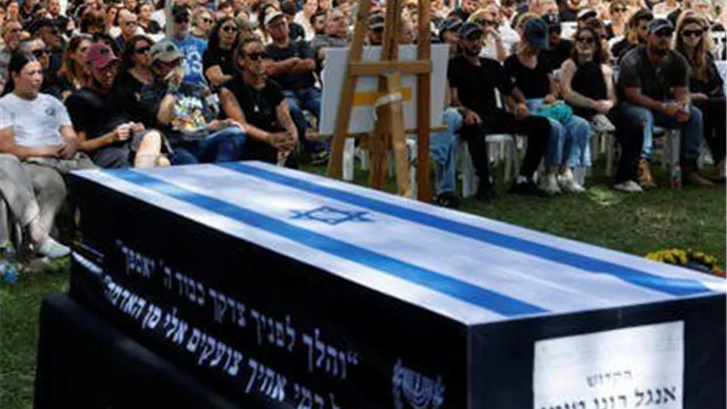 حماس تسلّم جثتي أسيرين إسرائيليين مقابل 15 فلسطينياً.. تبادل الجثث يتواصل وسط هدنة هشة في غزة