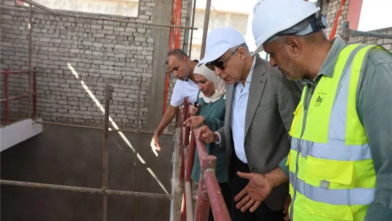 محافظ المنيا يتابع إنشاء محطة معالجة الصرف الصحي بقرية قفادة ضمن 