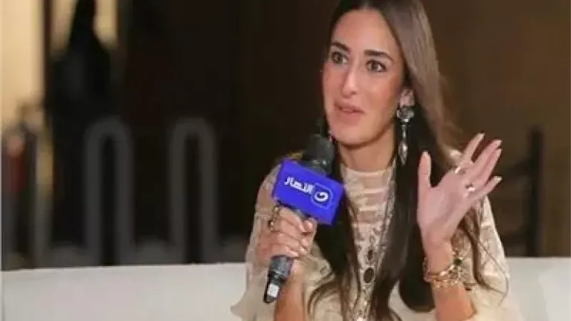 «الحلق عمل قلق».. أمينة خليل تثير الجدل بإطلالة تتخطى 200 ألف جنيه